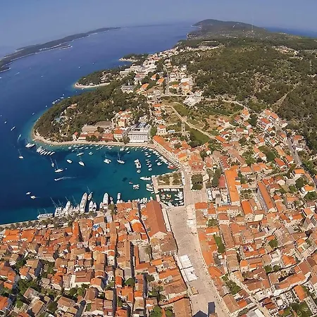 Three-bedroom In Jelsa Apartment Jelsa (Hvar)