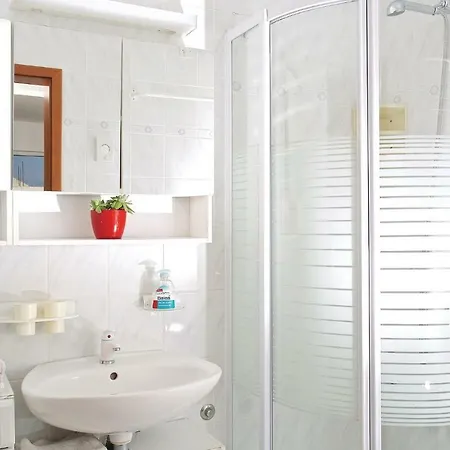 Three-bedroom In Jelsa * Jelsa (Hvar)